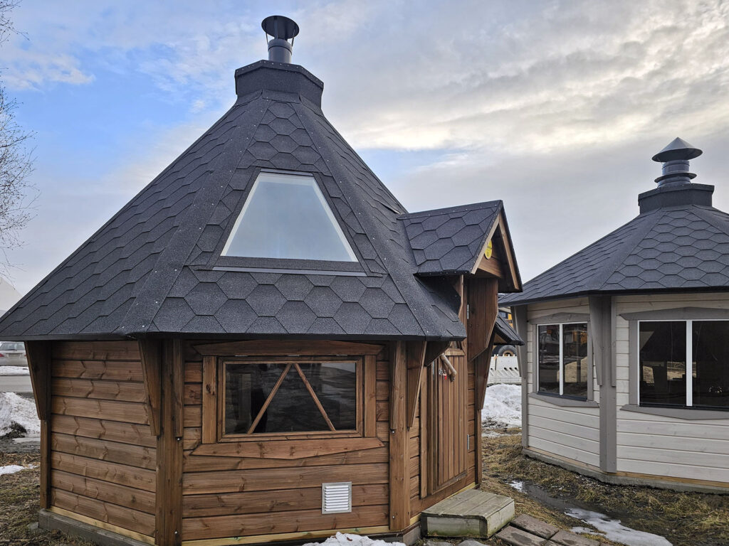 Kotasauna 9,9 kattoikkunalla