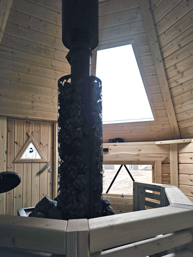 Kotasauna 9,9 kattoikkunalla