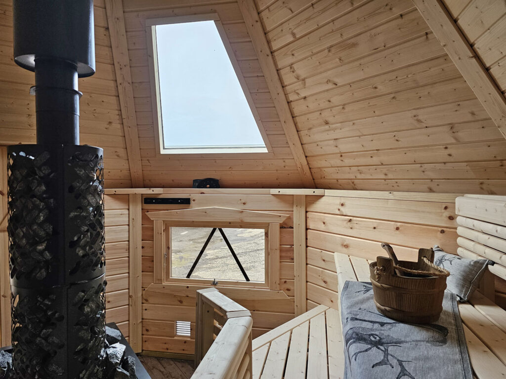 Kotasauna 9,9 kattoikkunalla